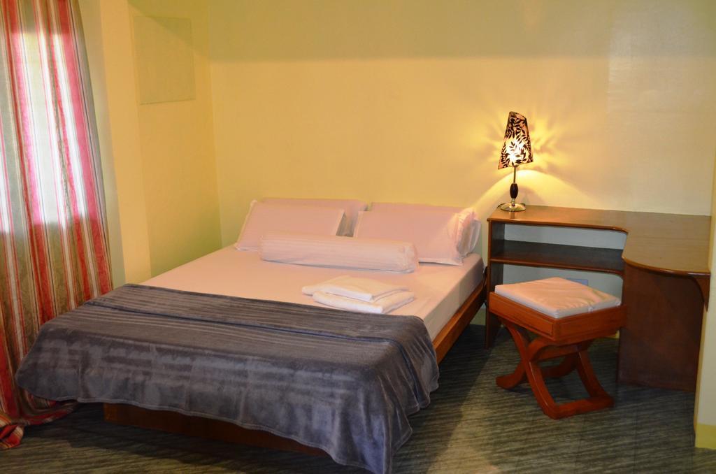 Blue Bamboo Hotel Balabag  Стая снимка