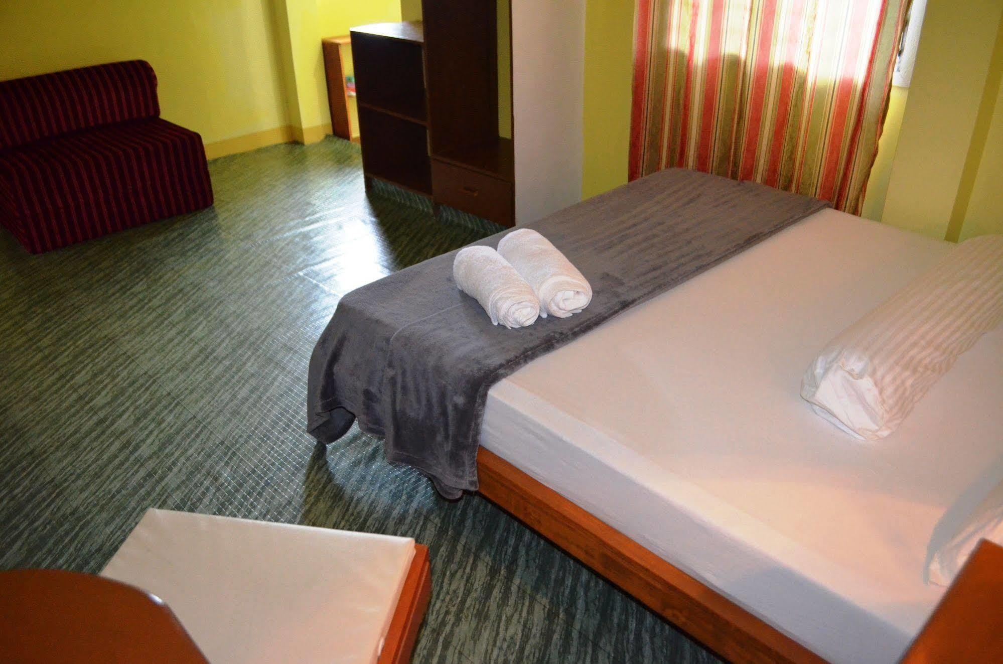 Blue Bamboo Hotel Balabag  Екстериор снимка
